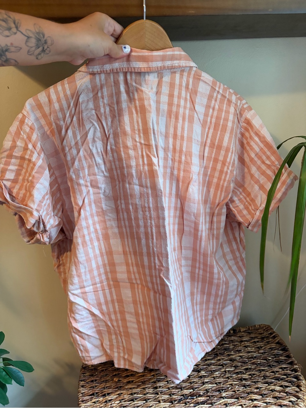 Universal Thread Coral Rose Patterned Button Down - Picture 5 of 5